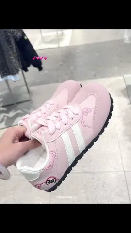 #sepatuwanita #sneakers #sneakersaddict #sepatulucu 