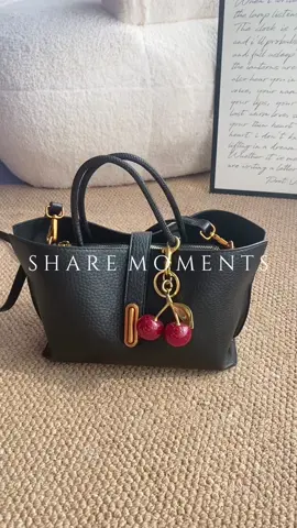 This leather tote can hold up AND hold everything! It's my new daily driver!#ToteBag #CrossbodyBag#WhatsInMyBag #CommuterBag#TikTokMadeMeBuyIt
