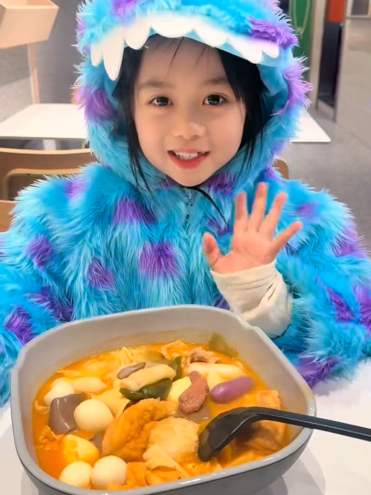 报告：好不容易终于长齐的牙齿又掉了一颗 哈哈哈哈 又成小豁牙子了😂😂😂😂 最近有在好好上学 好好运动 好好生活哦 祝大家天天开心😆😆#也太可爱了吧 #女孩子是最可爱的生物 #vlog日常 #快乐源泉 #杨心妍 