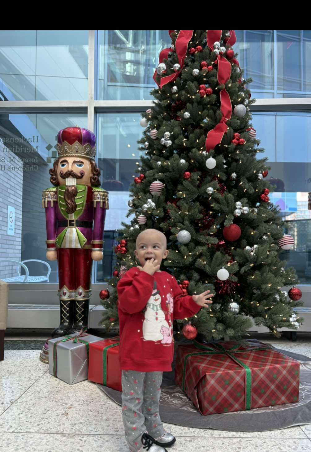There are 18 days until Christmas, and Lluvia has only one wish: a Christmas without hospitals. She is fighting stage 4 cancer, and her disease is getting worse in her lungs. Lluvia needs to be transported to another state for urgent treatment. If you can’t donate, you can still help by commenting, sharing, and following her story. Every share matters. Lluvia doesn’t give up, and neither do we. #LluviaStrong #Neuroblastoma #ShareHerStory #FaithOverFear #ChildhoodCancer 