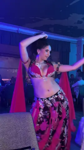 Yalahwi 🫦💗  #fyp #bellydancetiktok #danseuseorientale #ArabTikTok #milya 