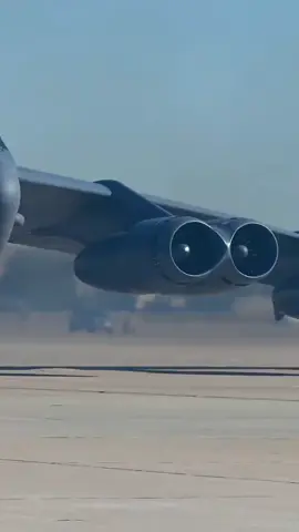 ngeri kalo terbang di atas rumah kita ini☠️😎 #b52stratofortress #usaf #usa🇺🇸 #bomber #fyppppppppppppppppppppppp 