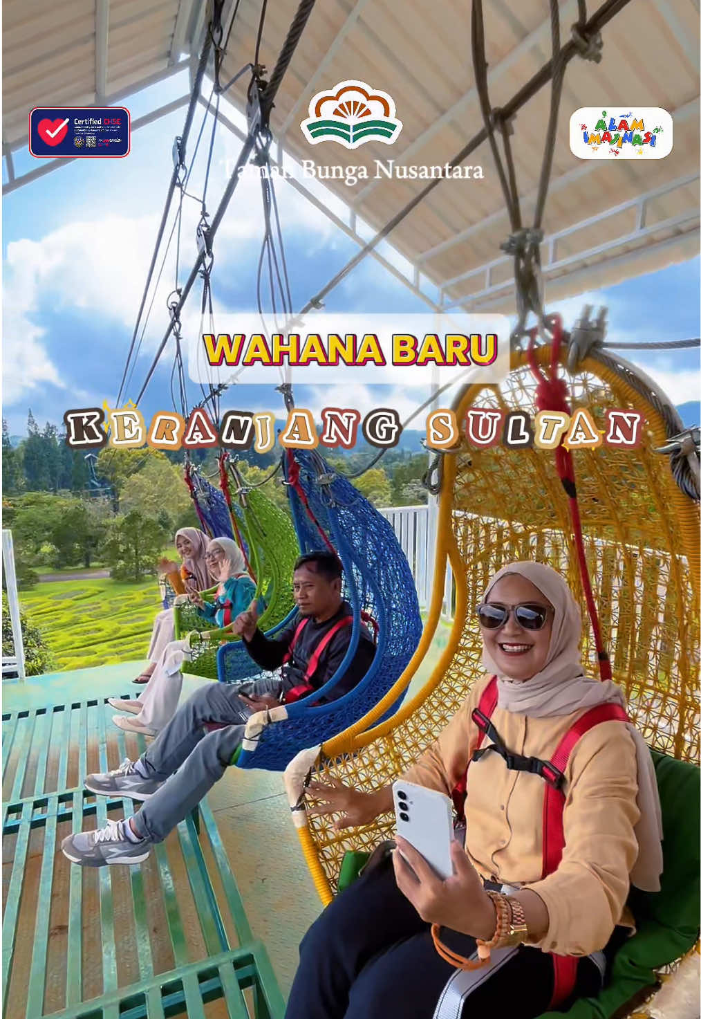 Wahana Baru Sudah Hadir! Siap menikmati Taman Bunga Nusantara dari sudut yang benar–benar berbeda? ✨ Keranjang Sultan hadir sebagai pengalaman baru melihat keindahan bunga, taman, dan pemandangan dari ketinggian yang memukau 💐🌤️ Satu-satunya di Cianjur dan pastinya jadi favorit baru #temantaman! Cocok untuk healing ataupun momen spesial bareng orang tersayang ❤️ Yuk rasakan sensasi naik “Keranjang Sultan”#lebih tinggi, lebih indah, lebih seru! 🚡✨ #KeranjangSultanTBN #TamanBungaNusantara #WahanaBaruTBN