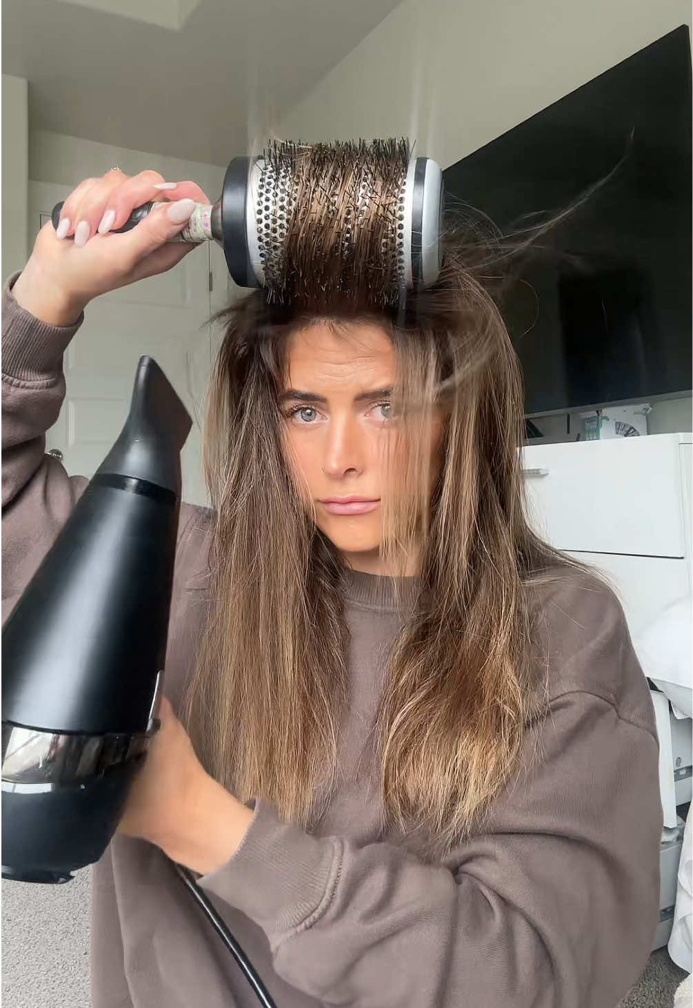 Forever thanking @Oribe for this Grandiose plumping mousse 🫶🏼🫶🏼🫶🏼  #hairvolume #blowoututorial #blowout #blowouthair #hair 