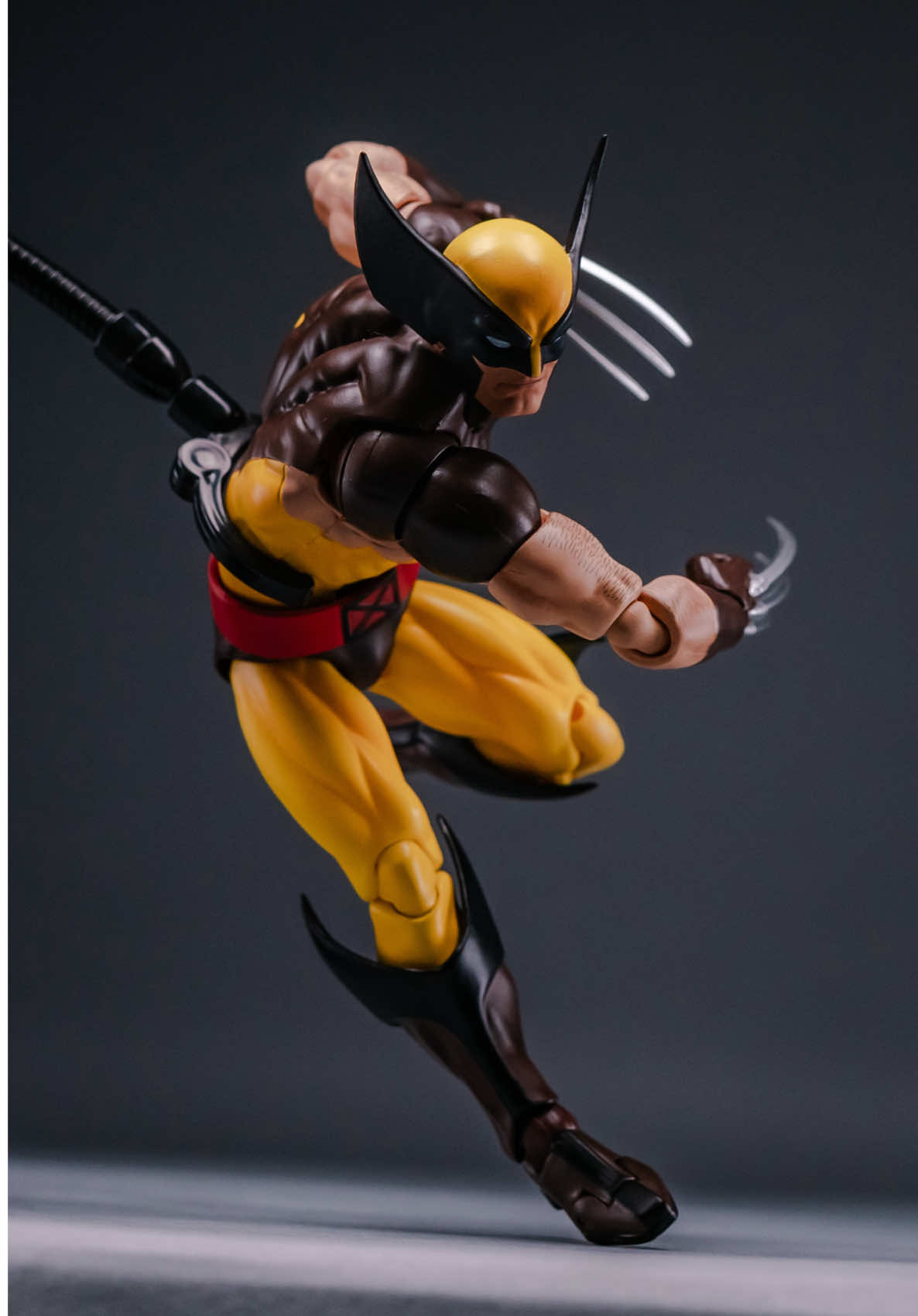 Unboxing what was once a grail for a lot of people, the Brown Suit Wolvie!  This one is the recently re-issued Medicom Mafex No. 138 Wolverine (Brown Comic Ver.)  Huge shoutout to @Beyondthehobby for this figure 🔥. #unboxing #toyunboxing #xmen #wolverine #figtok 