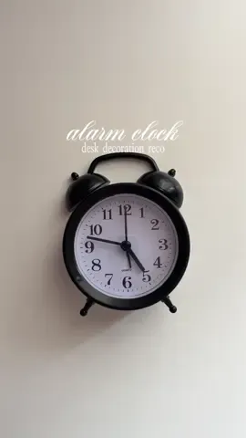 functional & cute desk decor ⏰ #alarmclock #deskclock #deskdecoration #display #decoration 