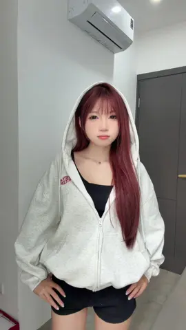 cúp bế tóc đỏ
