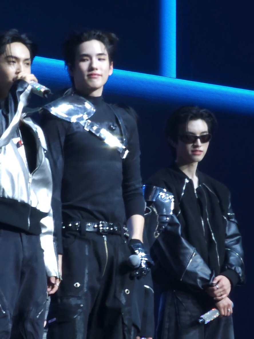 น้องเป้อคือไอติมนมหัวแถวมากอ่ะฟินนำหนึ่งก้าวเสมอ จะให้ภูสปอยสเตจคู่   ส่วนลูกพี่ภูฮีแซวลูกเรืออ่ะ คีย์เวิร์ด เดี๋ยวไม่ลุ้น พูดเองฮ๊อปเอง 🤣  #HappyBUSDAY2025 