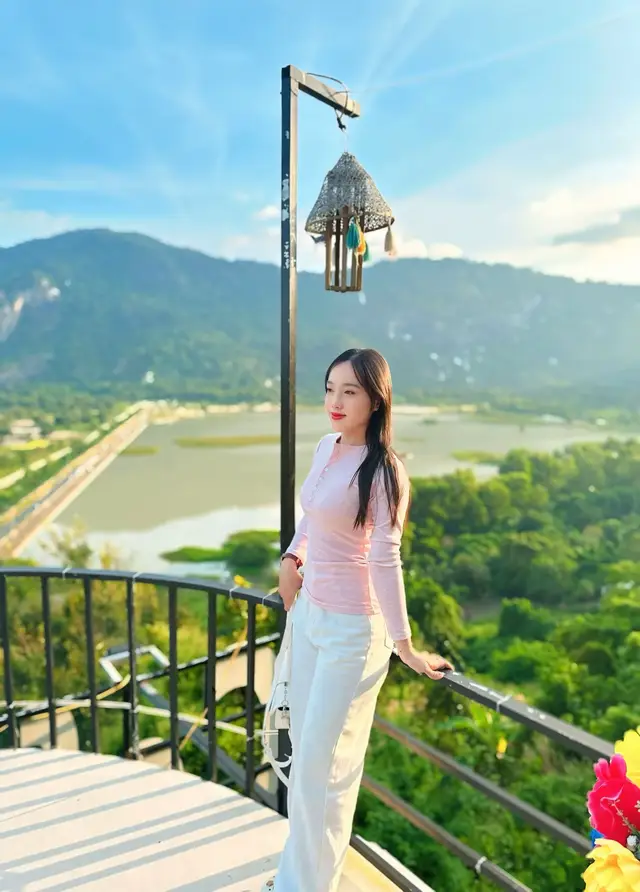 Không được đi rừng Tà Xùa thì mình đi diễn xứ sở thần tiên 🧚🏻‍♀️ #fyp #xuhuong #nuidaivanlien #tritonangiang #quancovui
