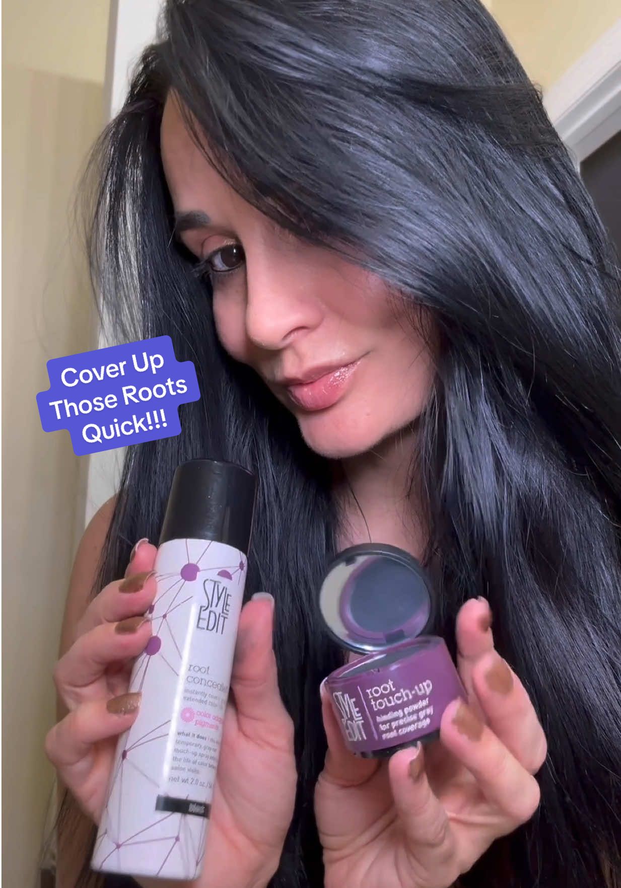 This Style Edit Root Cover up set is perfect! It has the spray for a quick easy cover and the powder so you can get a little more precise! Both are chemical free and easy in your hair!! It’s transfer and sweat resistant! 💜💜Worth every penny!💜💜🚨🚨Click the shopping cart to order!🚨🚨 #styleeditroottouchup #styleeditrootconcealer #styleedithair #rootcoverup #holidayhaul 
