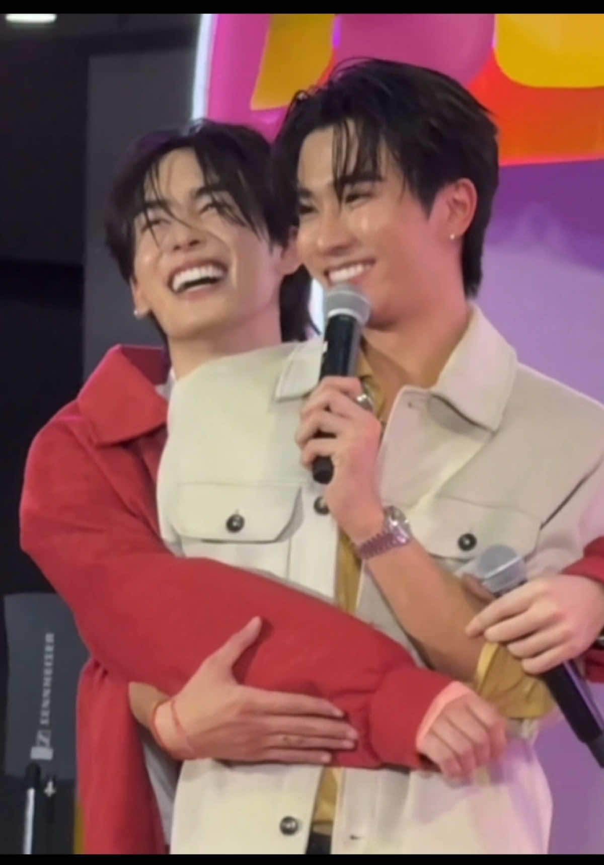 a safe place to lean on. #PerthSanta #Perthppe #Santapp #perthsantaedit #fyp 