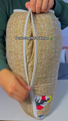 Lazy quilt with sleeves !!! #wearables #winter #winterwears #winteressential #quiltsoftiktok #coldest #winterishere 