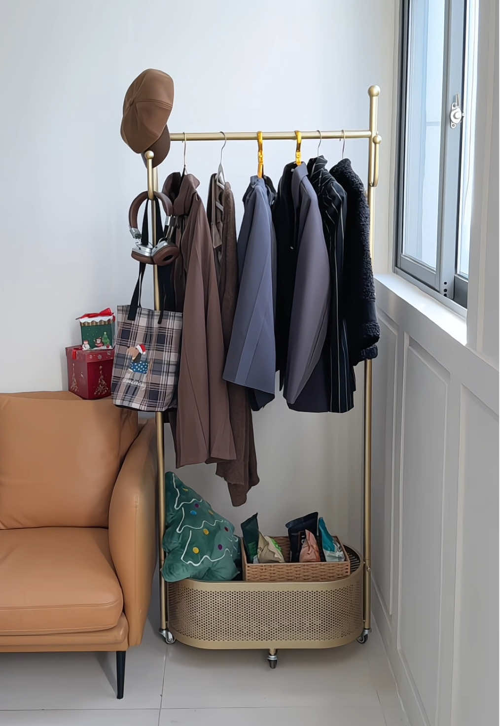 The secret to a tidy room—it all comes down to this portable coat rack. #coatrack #tidy #homegoods #clotheshanger #tiktokshopholidayhau 