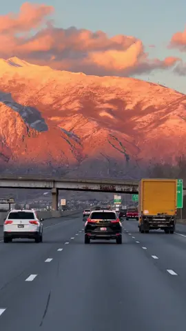 Utah hits different!🤯🌄 📍#utah #mountainvibes #fyp #aesthetic #sunset 