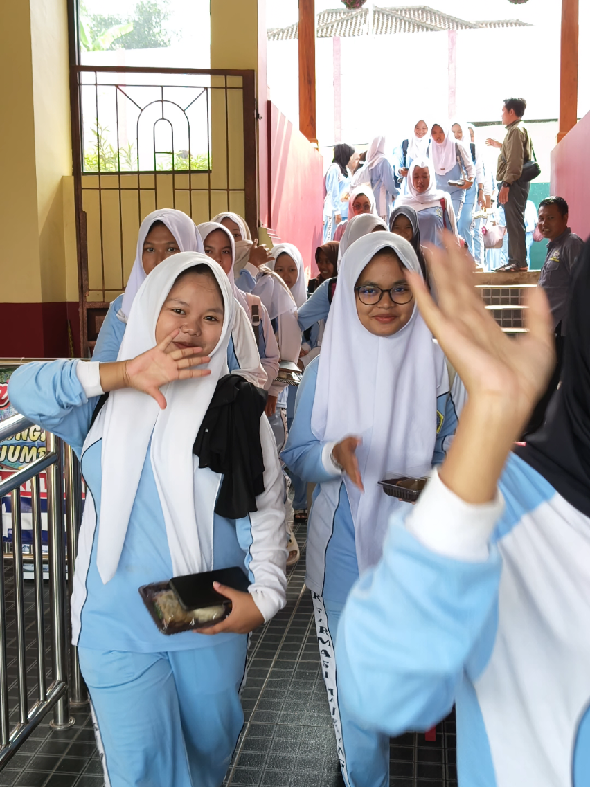 Ada SMK FARMASI MAJENANG Yeuhhhh 🤙🤙