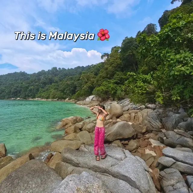 Have you seen beaches like this? Welcome to Pangkor Island! Visit quiet beaches, climbing on giant boulders for epic views. Watch fishing boats bring in their daily catch or go on one yourself 🎣  Foodie? There’s beachside meals for less than 12 RM. Seafood, Nasi Ayam, Chinese food, coconut milkshakes, waffles, coffee, tea, anything you want.  Feeling adventurous? Rent a scooter and drive around the island visiting all the beaches and fishing spots. You can even rent kayaks, snorkel gear and ATV trips.  Such a fun time here, comment any questions below!  #malaysia #pangkor #Foodie #travel #beachvacation #backpacking 