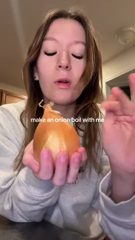 Make an onion boil with me! This was so fun to make - go watch me eating it in my next video #onionboil #Recipe #food #viralrecipes 