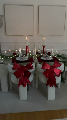 Beautiful Christmas table scape for the season #christmastablescape #christmastable #christmasdecorating #christmasdecorations #christmasdinner 