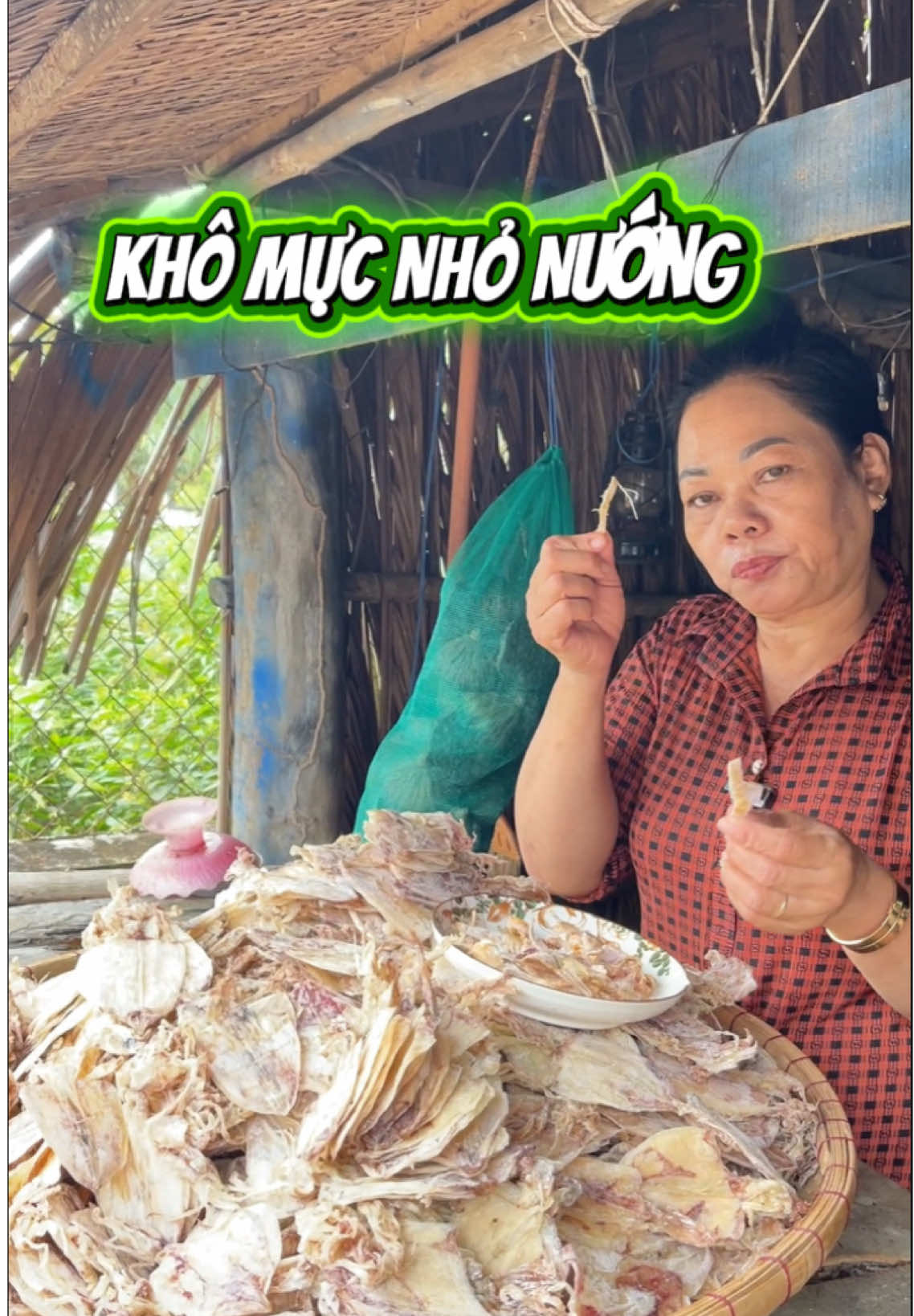 Khô mực nhỏ mẹ nướng sớ thịt vẫn dày ngọt #khomuc #bepnhakieu 