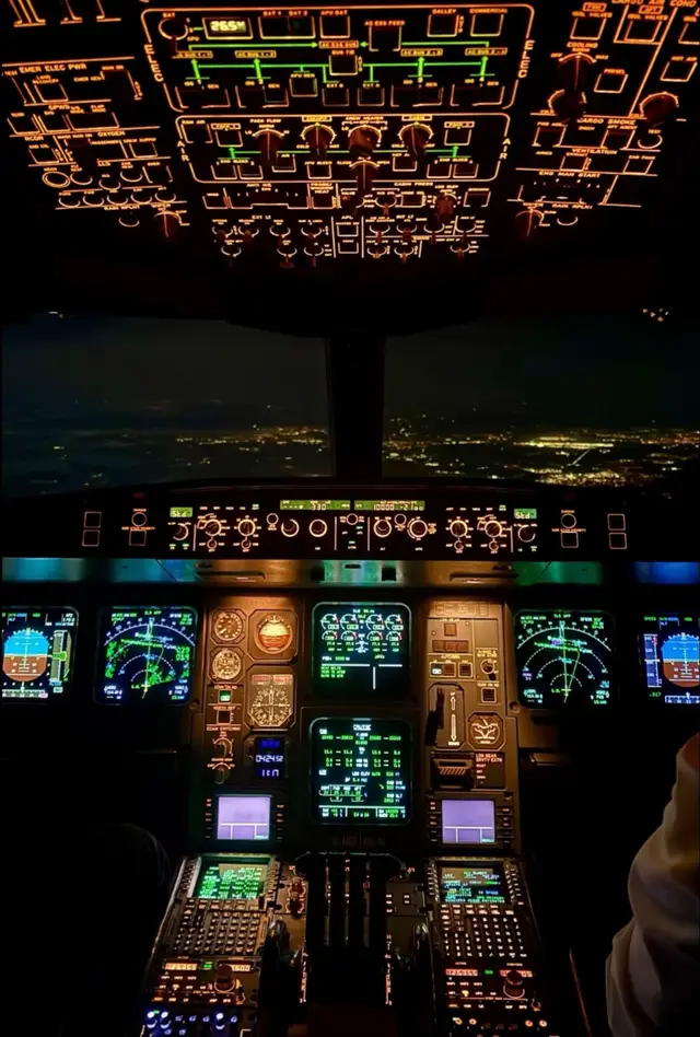 From the cockpit to the runway… The Airbus A340 is pure aviation royalty 👑✈️🔥
