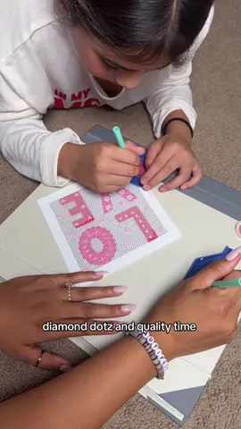 She loves the sound the dots make when you stick them ☺️ #diamonddotz#minidotz#satisfying#qualitytime 