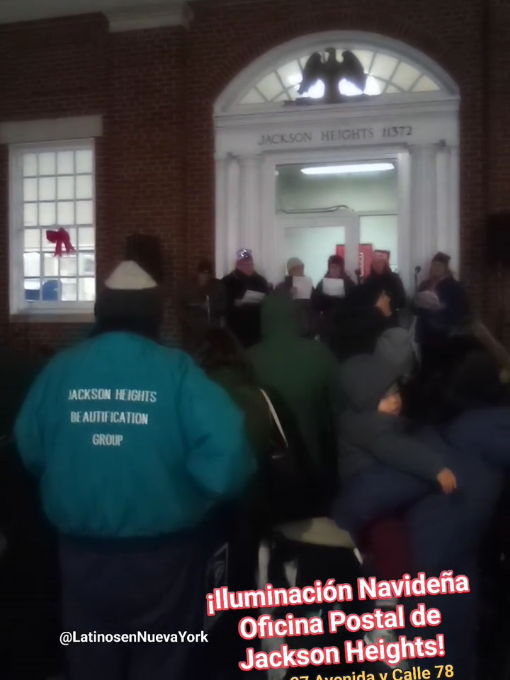 ¡Iluminación Navideña de la Oficina Postal de Jackson Heights en 37 Avenida y calle 78 el 6 de diciembre a las 4pm ¡Gracias por seguirnos y compartir! ¡Para estar bien informados los invitamos a que sigan nuestras redes sociales Instagram https://www.instagram.com/latinosennuevayorkoficial/ Tik Tok  https://www.tiktok.com/@latinosennuevayork X https://x.com/latinosenny YouTube  www.youtube.com/@LatinosenNuevaYork Siga nuestra página  latinosennuevayork.blogspot.com/ #christmas2025 #christmastree #AllFemaleMariachi #mariachi #nycmariachi 