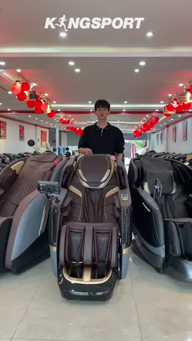 🔥 TOP 3 GHẾ MASSAGE DƯỚI 30 TRIỆU ĐÁNG MUA NHẤT TẠI KINGSPORT LÀO CAI 🔥 Bạn đang tìm một chiếc ghế massage chất lượng – giá hợp lý để chăm sóc sức khỏe cho cả gia đình? Kingsport Lào Cai giới thiệu 3 model bán chạy nhất, giá mềm nhưng trải nghiệm “đỉnh cao”: ✨ Ghế Massage Kingsport G80 ✨ Ghế Massage Kingsport G19 ✨ Ghế Massage Kingsport G15 🍀 ĐIỂM MẠNH NỔI BẬT CỦA GHẾ MASSAGE KINGSPORT 👉 Massage linh hoạt với con lăn silicon mềm êm và hệ khung sườn SL ôm trọn đường cong cơ thể 👉 Bộ điều khiển thông minh, thao tác cực dễ 👉 Nhiều chương trình massage tự động phù hợp cho mọi độ tuổi 👉 Nhiệt hồng ngoại giúp thư giãn sâu, tăng lưu thông khí huyết 👉 Chế độ Zero Gravity giảm tối đa áp lực, mang lại cảm giác bay bổng thư thái 👉 Bảo hành đến 10 năm – bảo trì trọn đời yên tâm sử dụng ==============💐============= 👑 KINGSPORT - VỀ NHÀ LÀ KHOẺ! 🌍 Địa Chỉ: Ngã 6 P.Kim Tân, TP.Lào Cai 📞 HOTLINE: 0214 6286868 💬 ZALO: 0919291722