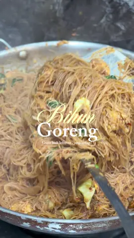 Tips bihun goreng tak putus cara Kekda : 🌱 rendam bihun jangan terlalu lama, cukup sekadar lembut kalau guna air panas. Atau rendam je pakai air biasa 🌱 bihun sedikit keras takpe, masukkan air time masak sikit2 🌱 gaul kaup perlahan, so bihun tak putus.  In shaa Allah herlok kejadian bihun. Selamat Mencuba ! #bihungoreng #bihungorengpedas #resepibihungoreng 