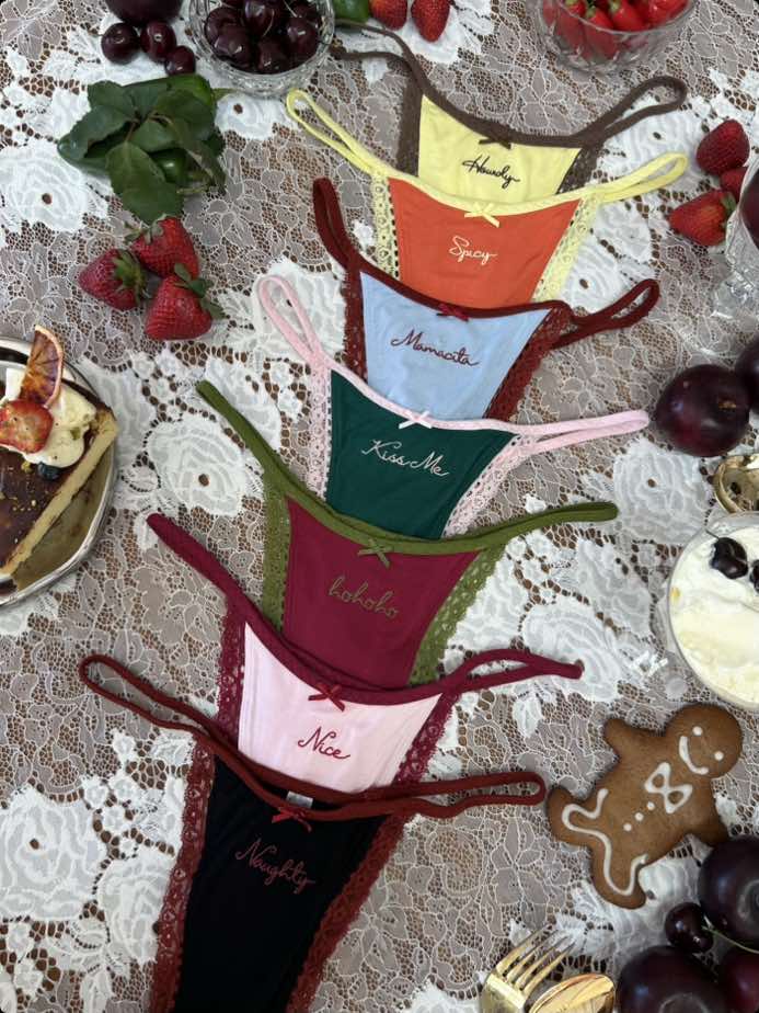 A piece of candy for Christmas? 🤶🏼
