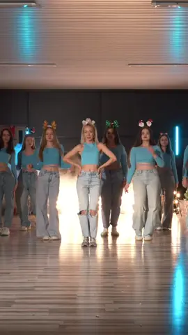 #christmas #christiantiktok #christmasdance #christmasdancechallenge #christmasdancetrend 