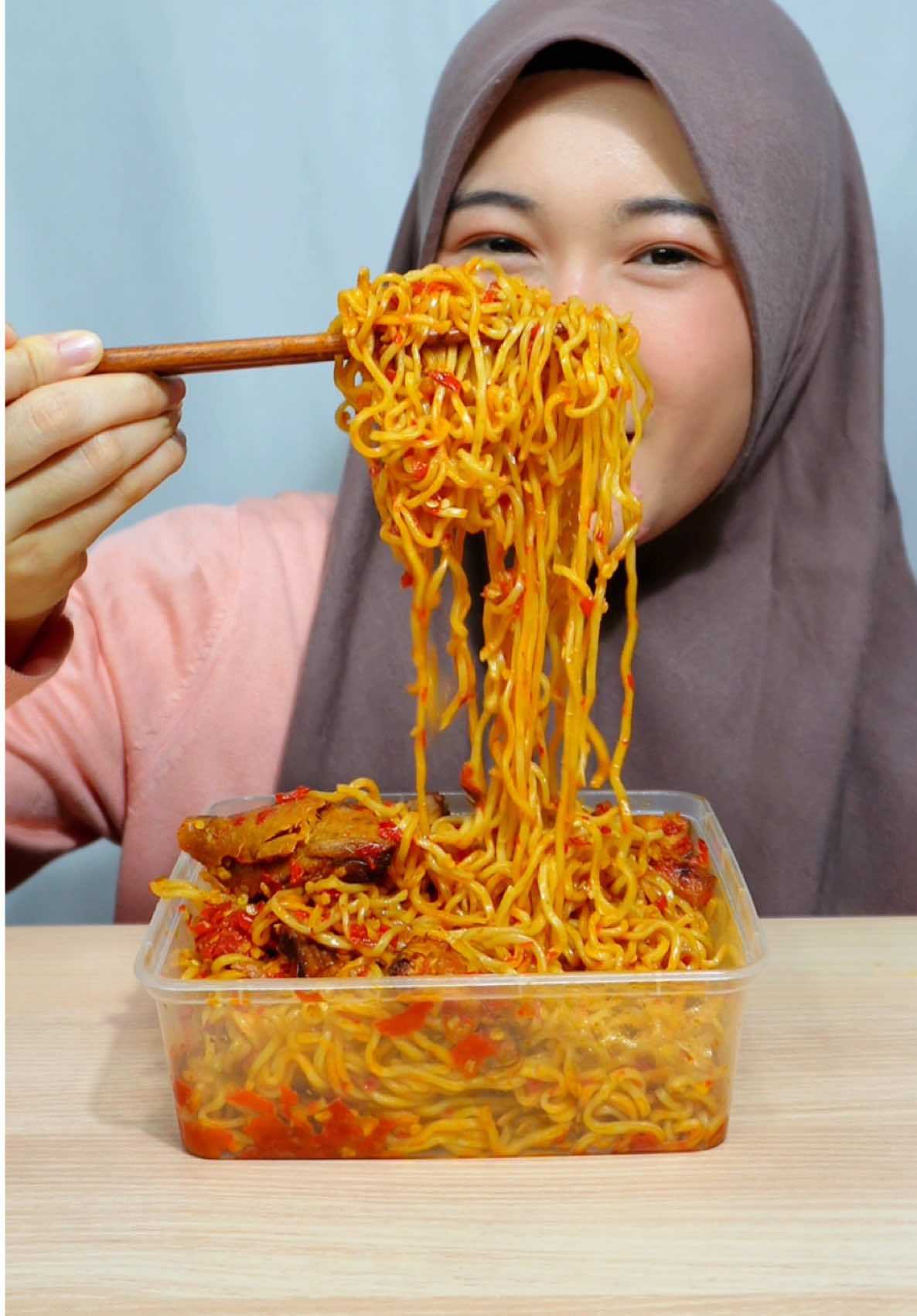 Emang paling enakkk makan pedes ditemenin yang kriuk kriuk dari @ENDEUSss SNACK yang wangi minyak bawang & daun jeruknya bikin sedeppp 🤩  ✅ murah meriah ✅ ada varian pedes dan gak pedes #inicia #iniciamukbang #jajanantiktok #asmr #mukbang 