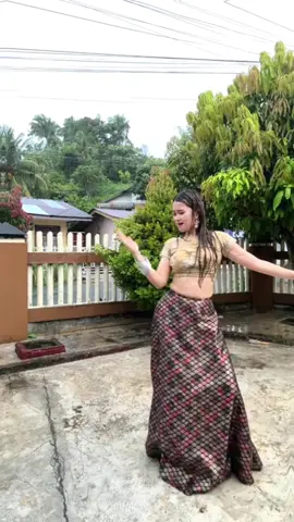 Di video sebelumnya pada bilang harus ny hujan beneran. Plisss ini hujan beneran guys hhhhhh😭🤣