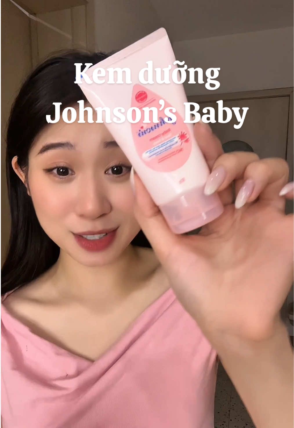 Ê nó ẩm da mà không hề bị khô, còn có mùi thơm nhẹ ý, đồ của em bé là yên tâm k bị kích ứng rùi #kemduong #kemduongjohnsonbaby #johnsonsbaby #kemduongam 