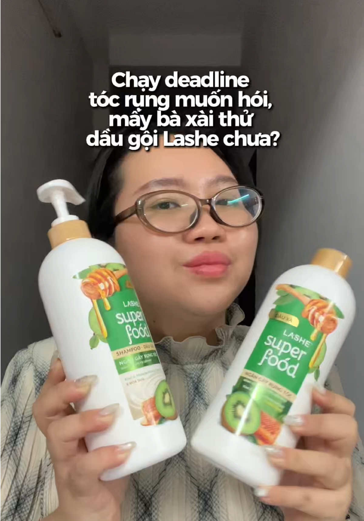chạy deadline sấp mặt mà không muốn đầu bù tóc rối mún hói thì thử ngay @lashesuperfood nha mấy bà ơi #lashesuperfood #daugoi #shampoo #vzone #zeldaquynhdoi 