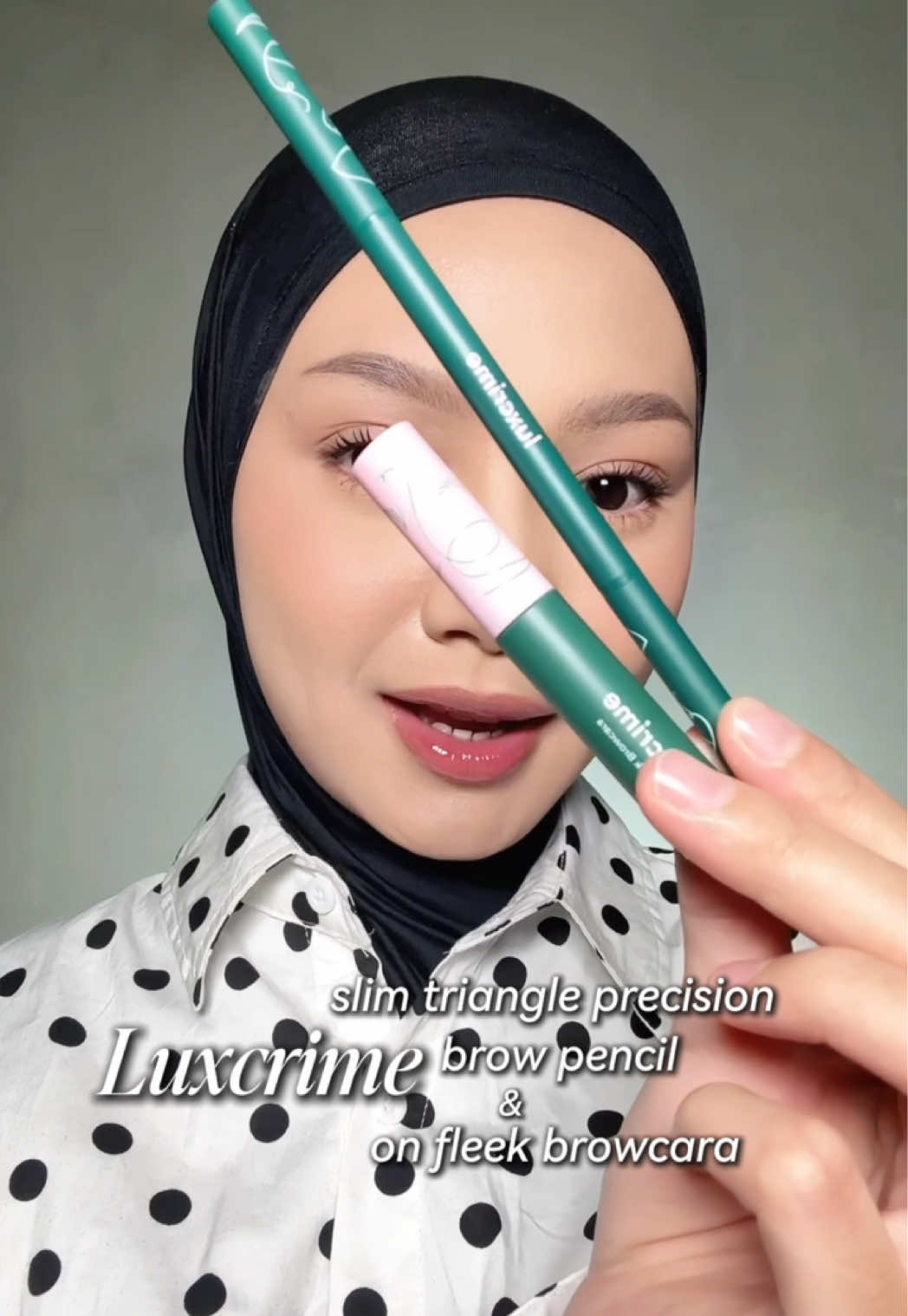 jujur udah cinta mati sm si ijo ini! pake nya shade brown ya hasilnya natural bgt + browcara nya bikin alis on fleek  @luxcrime_id  #racunluxcrime