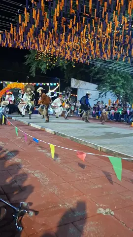 ✨ Destape Comparsa Femenil Corazón Huasteco ✨ Así despedimos Xantolo 2025 🎭❤️, con orgullo, tradición y mucha pasión huasteca. Agradecidas por lo vivido y ya preparadas para Xantolo 2026 🎶🌺, con más fuerza, energía y corazón. ¡Que viva nuestra cultura, que viva Xantolo! 🕯️💃🏽 #xantolo #xantoloenlahuasteca #cdvalles #huastecapotosina🇲🇽  #cdvallesslp 