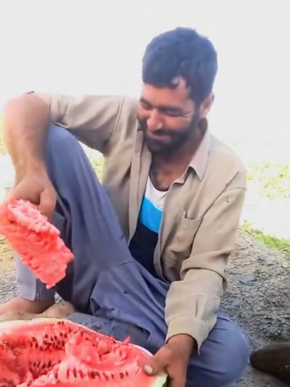 #watermelonfunny #funnyvideos #laughing #viewsproblem #viraltiktokvideo @Gillaman zubair @👆W ❤ ❤ 💕 W  💔❤💕👆 