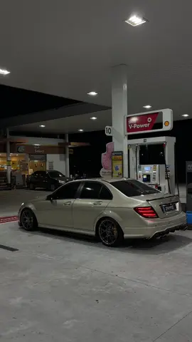 gas station shot #w204 #mercedesbenz #kompressor #c200 