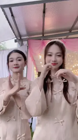 Đ nào mỗi đứa lạy 1 hướng😂
