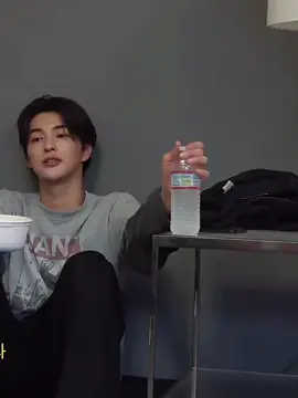 idol kalo ngelamun gini mikirin apa ya? #keonho #4au 