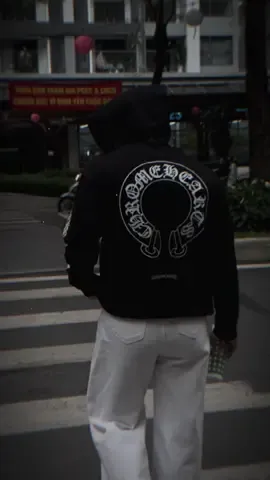 Nay ra ngoài chụp choẹt #hoodiechromehearts #hoodiezip #trend #quanpam #thoitrang 