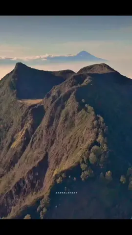 pesona gunung arjuno  📽vt by@zaenalakbar  #arjuno3339mdpl  #jawatimur  #pesonaindonesia  #fypシ゚viral  #explorejawatimur 