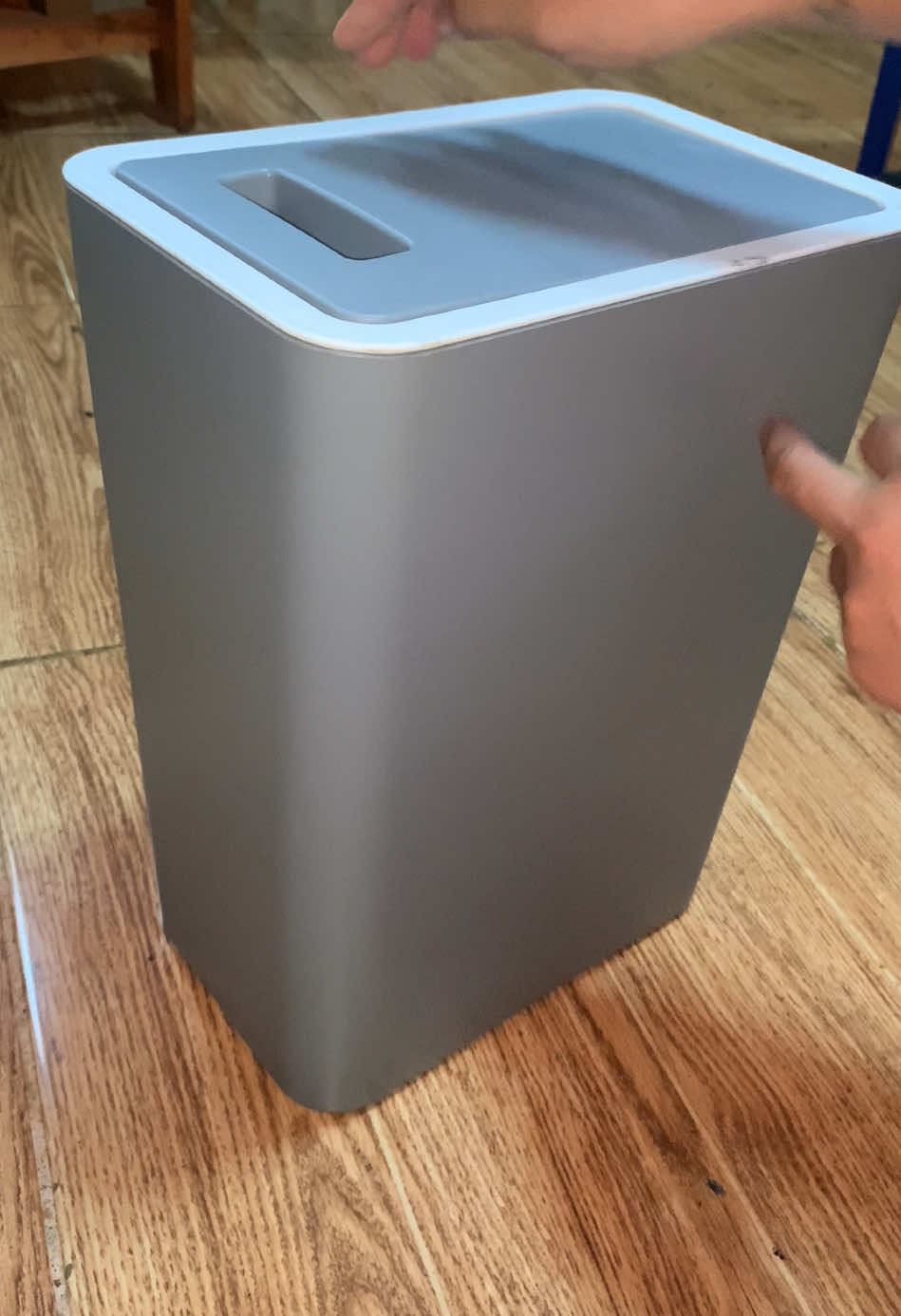Trash can with automatic push button #trashcan #trashbin #basurahan #garbagebin #garbagedisposal 
