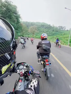 Secanduu inii Liat pemandangan Asrii Sambil Naik FU 😍😚 #satriafu #satria150fi_độ_kiểng #fypage 