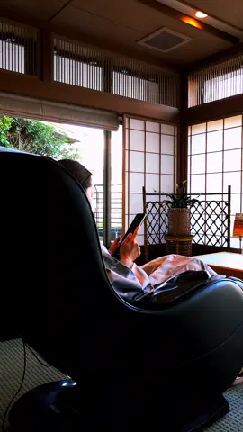 湯けむりの向こうに ふっと心がほどける瞬間 山代温泉 ゆのくに天祥  「女性にやさしいおもてなし」を大切にした癒しの宿です   浴衣に着替えたら日常の生活を忘れ 上げ禅据え膳の至福の時間始まります   一泊三湯十八ゆめぐり まずは滝の音を聞きながら「滝見の湯屋」 で、疲れを癒し温泉ムードにスイッチをいれます   温泉たまご作りや館内の無料サービスを楽しみながら 厨房で板前が一品一品ていねいに仕込んだ会席料理の 夕食を待ちます   食事の後は 緑に包まれた大浴場、「悠幻の湯殿」で 「あつ湯」「ぬる湯」自分好みの温度の温泉を堪能 サウナや冬の露天風呂も格別です   朝は、朝食前に朝風呂はいかがでしょう 男女入れ替えで、昨晩とは違う「九谷の湯処」を楽しめます   もちろん露天風呂付客室のご宿泊であれば 人目を気にせず好きな時に入れます “自分専用の温泉”は、旅の贅沢そのものです   温泉で癒され、部屋でくつろぎ、心を満たす食と出会う 忙しい日常をそっと離れて、本来の自分に戻る旅へ   女性にやさしい、山代温泉ゆのくに天祥 あなたの“ととのう瞬間”がきっと見つかります   #山代温泉 #ゆのくに天祥 #女子旅 #温泉好きな人と繋がりたい #旅の記録   ＝＝＝＝＝＝＝＝＝＝＝ 「プロが選ぶ日本のホテル・旅館100選」 総合第4位 ゆのくに天祥 石川県加賀市山代温泉 １９－４９－１ ＝＝＝＝＝＝＝＝＝＝＝＝