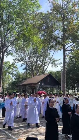 8/12 năm nay đông quá 🥹✝️#CapCut #tiktokviral #ducmemaria #binhphuoc #toilanguoiconggiao 