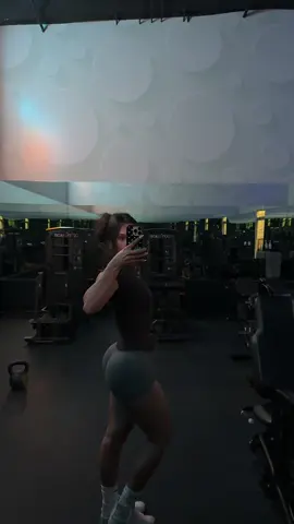 Night time lift last night was what I NEEDED 🥳👏   Wearing @DFYNE impact tee + impact shorts in XS <3 