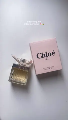 chloé eau de parfum ✨ in my perfume collection era 🫶🏻 — #chloe #chloeperfume #perfumeunboxing #cleangirlaesthetic #itgirl 