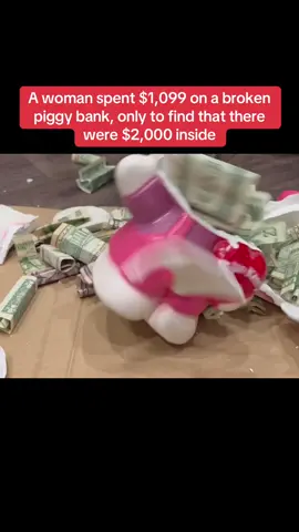 A woman spent $1,099 on a broken piggy bank, only to find that there were $2,000 inside#news #fouryou #money #fyp #usa 