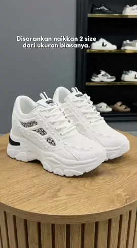 Sepatu Sneakers Wanita #sepatutinggi #sepatucasual #sepatukeren #sepatucantik #ootdcasual 